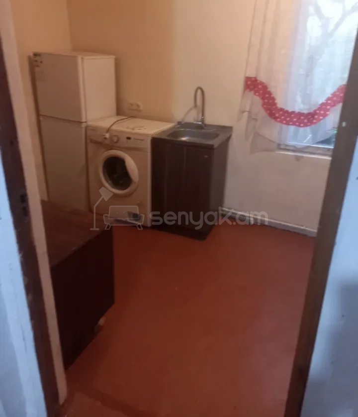 1 Սենյականոց Բնակարան Քարե Շենքում, 30քմ, 1/1 հարկ, Նորմալ Վիճակում, Կահավորված, Արևկող