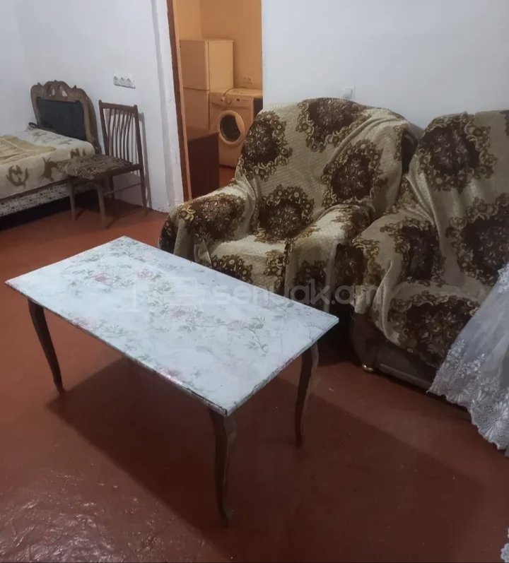 1 Սենյականոց Բնակարան Քարե Շենքում, 30քմ, 1/1 հարկ, Նորմալ Վիճակում, Կահավորված, Արևկող