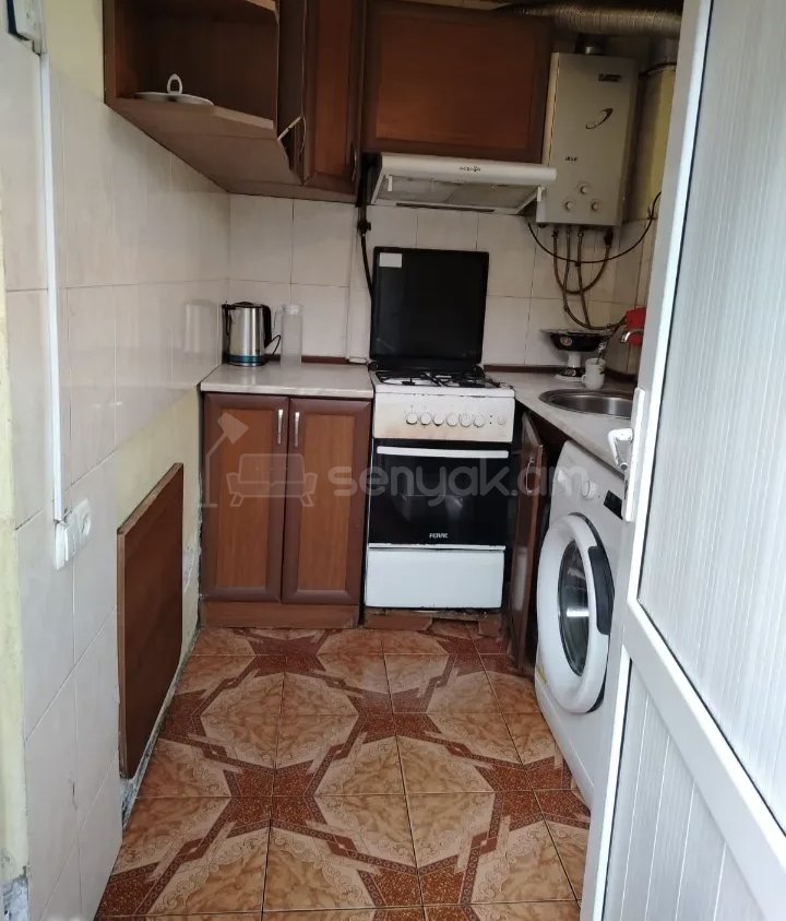 3 Սենյականոց Բնակարան Քարե Շենքում, 62քմ, 1/1 հարկ, Նորմալ Վիճակում, Կահավորված, Արևկող