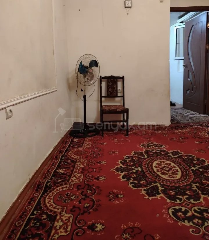 3 Սենյականոց Բնակարան Քարե Շենքում, 62քմ, 1/1 հարկ, Նորմալ Վիճակում, Կահավորված, Արևկող