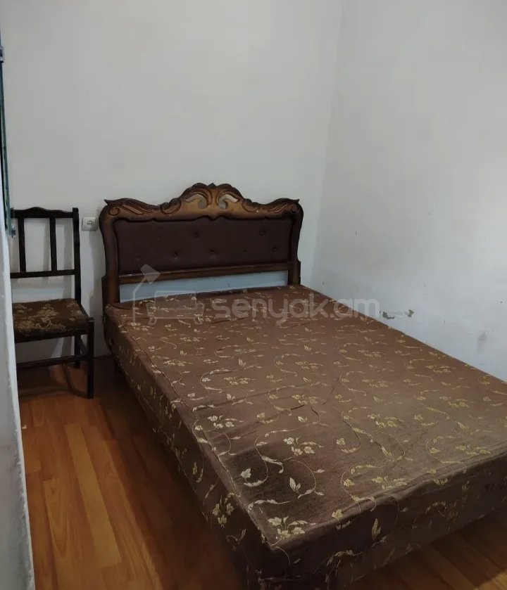 3 Սենյականոց Բնակարան Քարե Շենքում, 62քմ, 1/1 հարկ, Նորմալ Վիճակում, Կահավորված, Արևկող