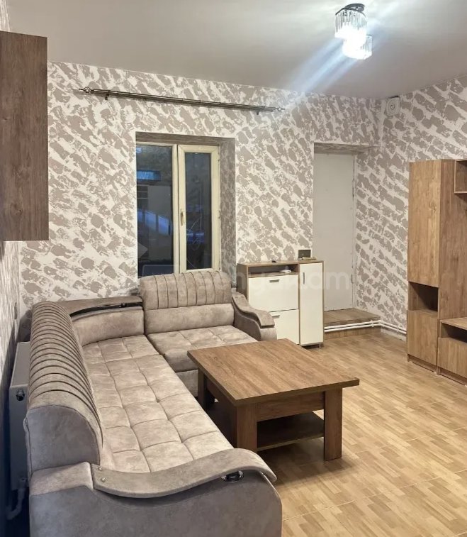 1 Սենյականոց Բնակարան Քարե Շենքում, 40քմ, 1/1 հարկ, Նորմալ Վիճակում, Կահավորված