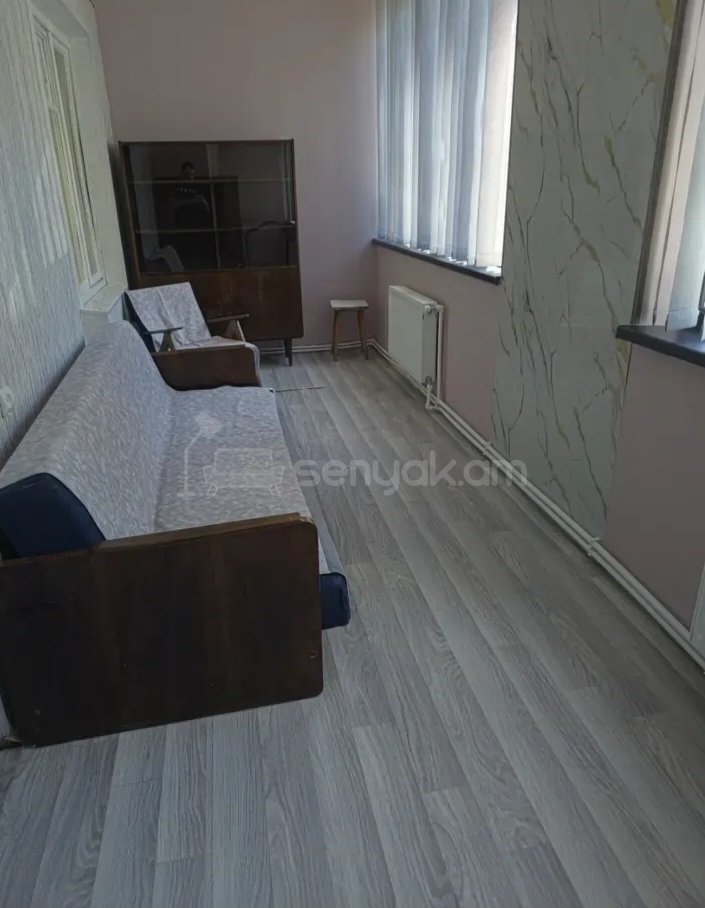 3 Սենյականոց Բնակարան Քարե Շենքում, 75քմ, 1/5 հարկ, Կապիտալ Վերանորոգված, Կահավորված
