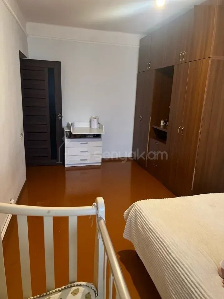 3 Սենյականոց Բնակարան Քարե Շենքում, 76քմ, 5/5 հարկ, Նորմալ Վիճակում