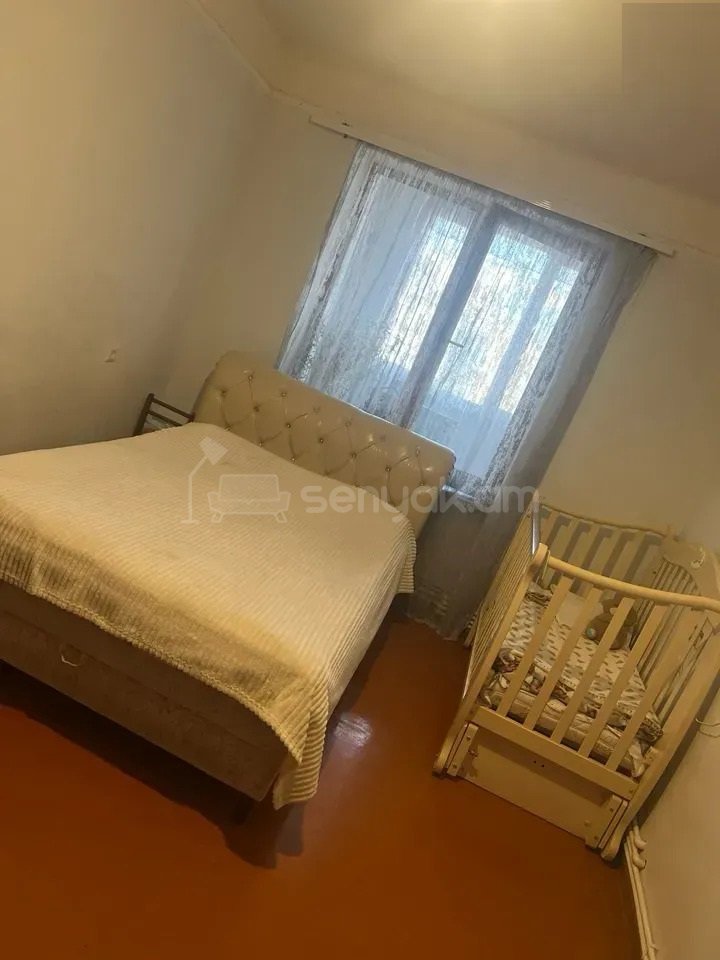 3 Սենյականոց Բնակարան Քարե Շենքում, 76քմ, 5/5 հարկ, Նորմալ Վիճակում