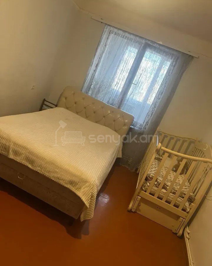 3 Սենյականոց Բնակարան Քարե Շենքում, 76քմ, 5/5 հարկ, Նորմալ Վիճակում