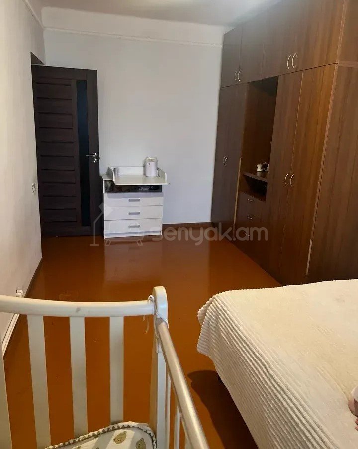 3 Սենյականոց Բնակարան Քարե Շենքում, 76քմ, 5/5 հարկ, Նորմալ Վիճակում