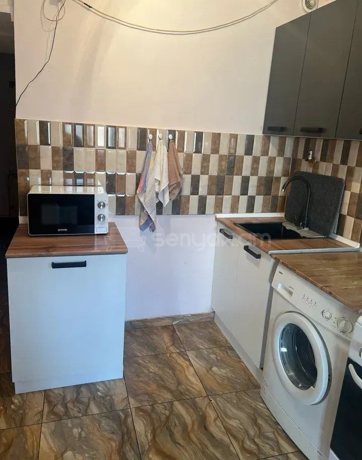 3 Սենյականոց Բնակարան Քարե Շենքում, 76քմ, 5/5 հարկ, Նորմալ Վիճակում