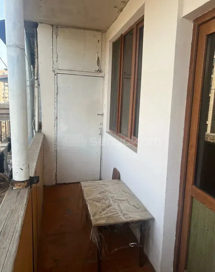 3 Սենյականոց Բնակարան Քարե Շենքում, 76քմ, 5/5 հարկ, Նորմալ Վիճակում