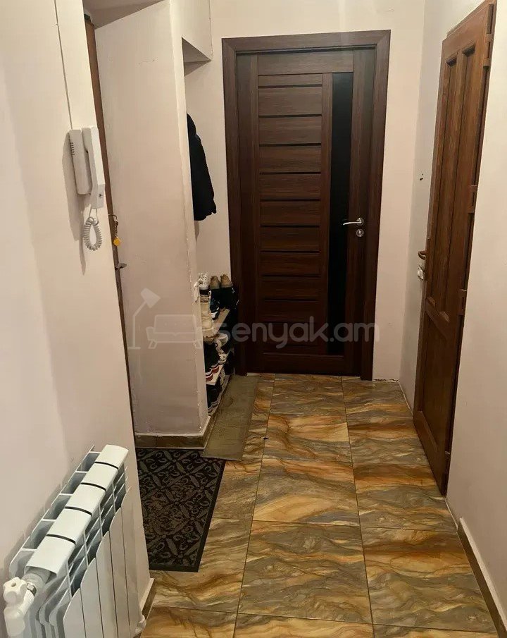 3 Սենյականոց Բնակարան Քարե Շենքում, 76քմ, 5/5 հարկ, Նորմալ Վիճակում