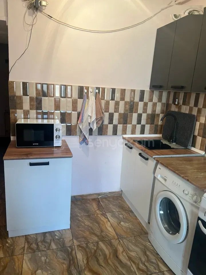 3 Սենյականոց Բնակարան Քարե Շենքում, 76քմ, 5/5 հարկ, Նորմալ Վիճակում