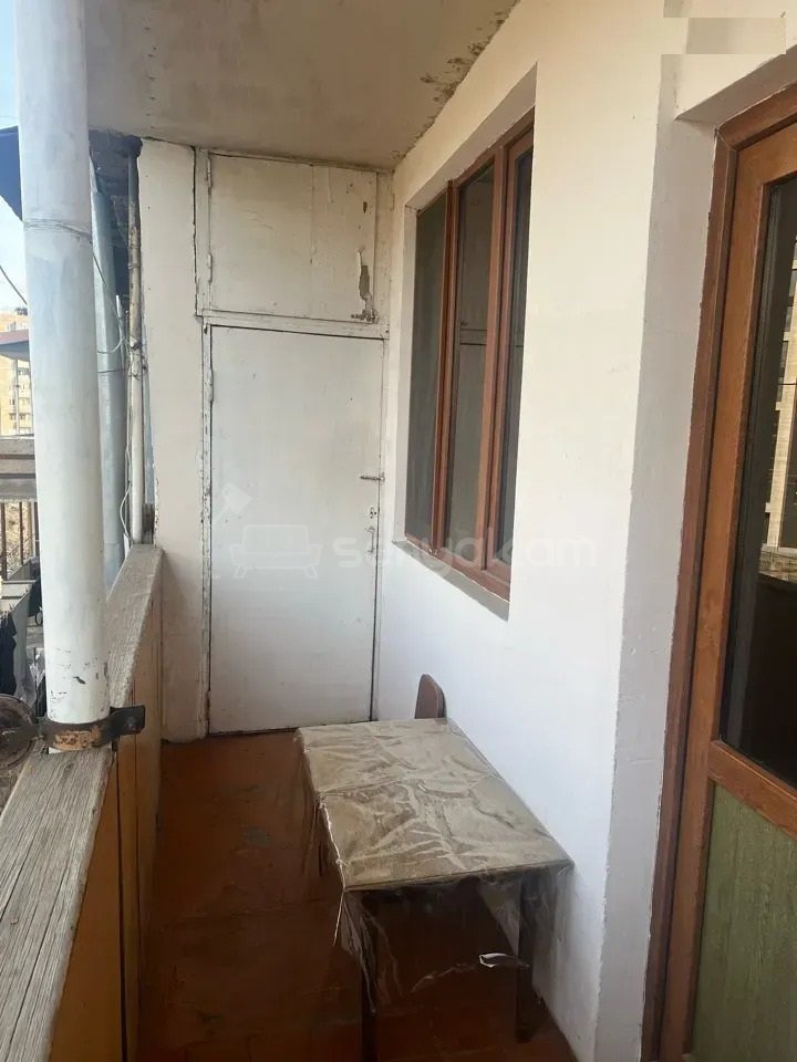 3 Սենյականոց Բնակարան Քարե Շենքում, 76քմ, 5/5 հարկ, Նորմալ Վիճակում