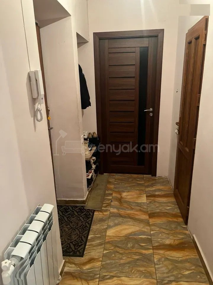 3 Սենյականոց Բնակարան Քարե Շենքում, 76քմ, 5/5 հարկ, Նորմալ Վիճակում