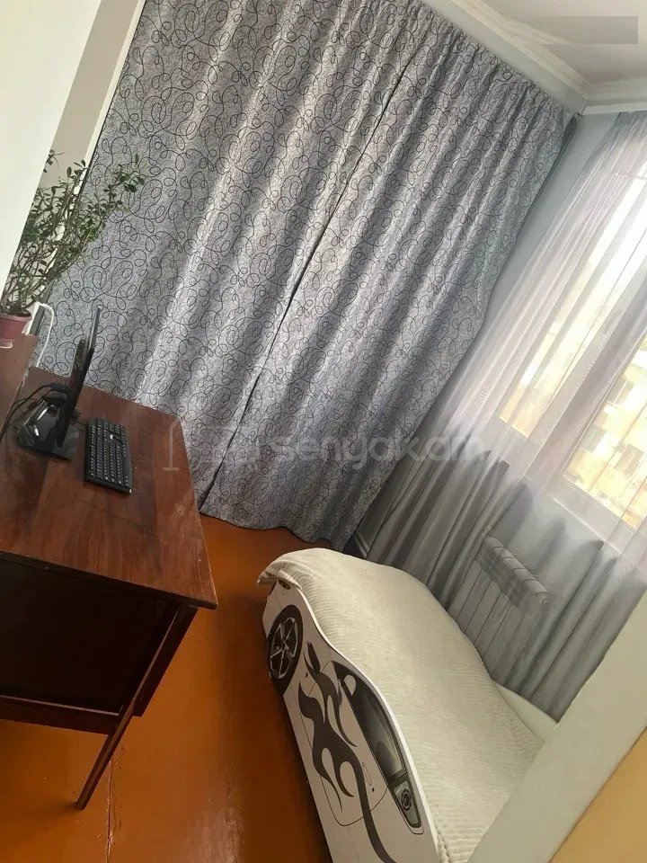 3 Սենյականոց Բնակարան Քարե Շենքում, 76քմ, 5/5 հարկ, Նորմալ Վիճակում
