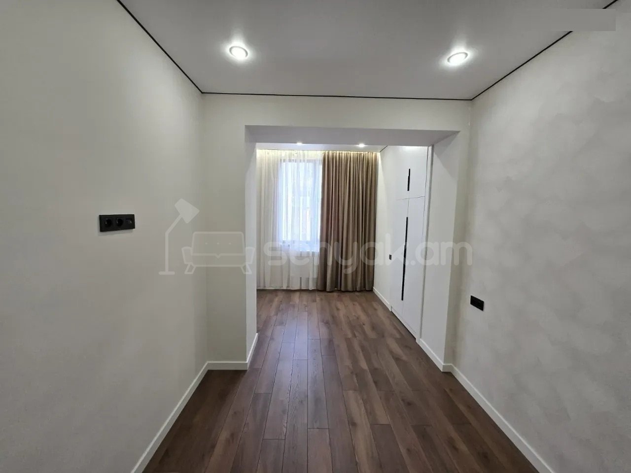 3 Սենյականոց Բնակարան Քարե Շենքում, 61քմ, 4/5 հարկ, Կապիտալ Վերանորոգված