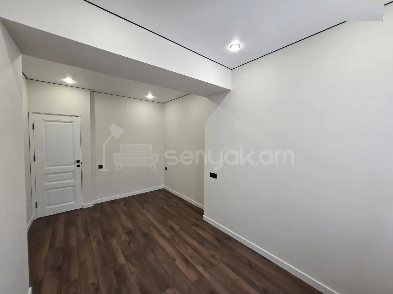 3 Սենյականոց Բնակարան Քարե Շենքում, 61քմ, 4/5 հարկ, Կապիտալ Վերանորոգված