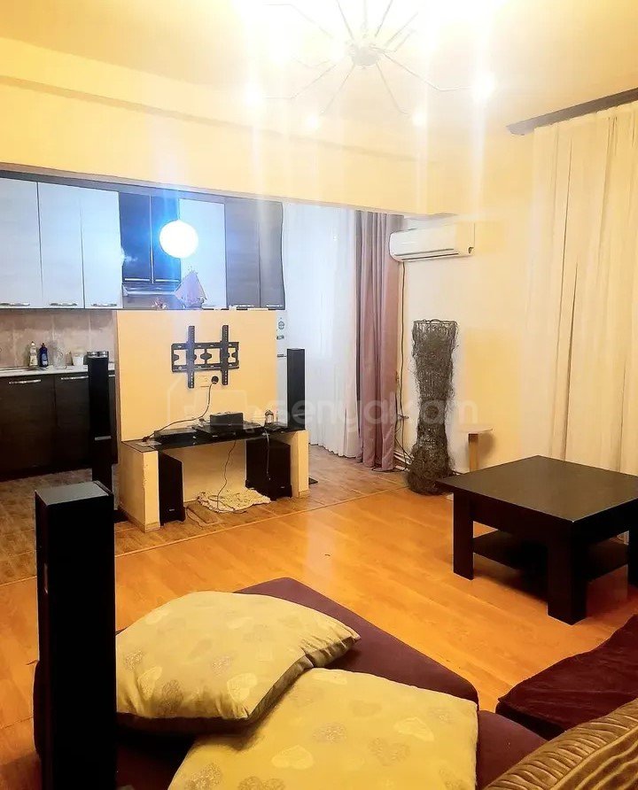 3 Սենյականոց Բնակարան, 72քմ, 1/12 հարկ, Կապիտալ Վերանորոգված