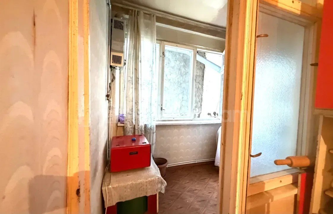 3 Սենյականոց Բնակարան Քարե Շենքում, 76քմ, 3/5 հարկ, Պետական Վիճակում