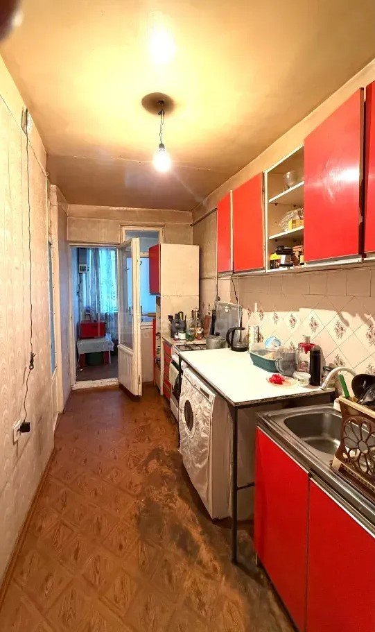 3 Սենյականոց Բնակարան Քարե Շենքում, 76քմ, 3/5 հարկ, Պետական Վիճակում