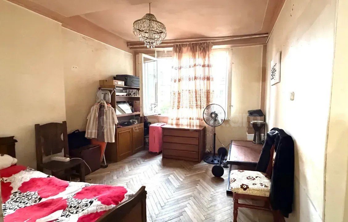 3 Սենյականոց Բնակարան Քարե Շենքում, 76քմ, 3/5 հարկ, Պետական Վիճակում