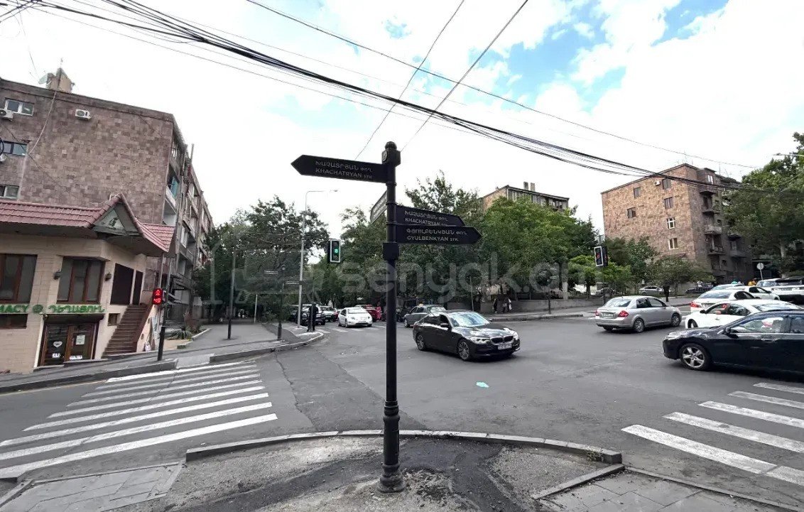 3 Սենյականոց Բնակարան Քարե Շենքում, 76քմ, 3/5 հարկ, Պետական Վիճակում