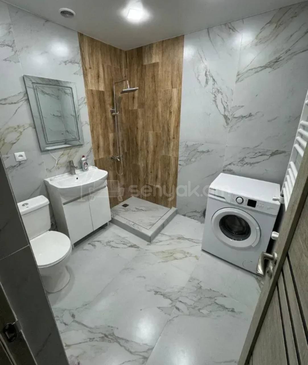 2 Սենյականոց Բնակարան Քարե Շենքում, 45քմ, 5/5 հարկ, Կապիտալ Վերանորոգված