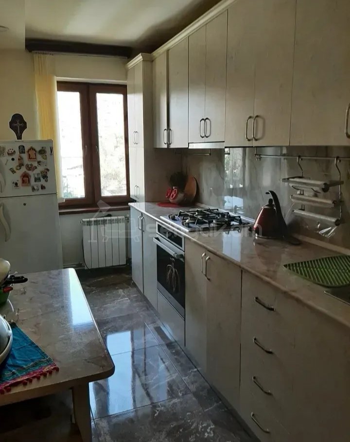 3 Սենյականոց Բնակարան, 80քմ, 4/9 հարկ, Նորմալ Վիճակում, Կահավորված