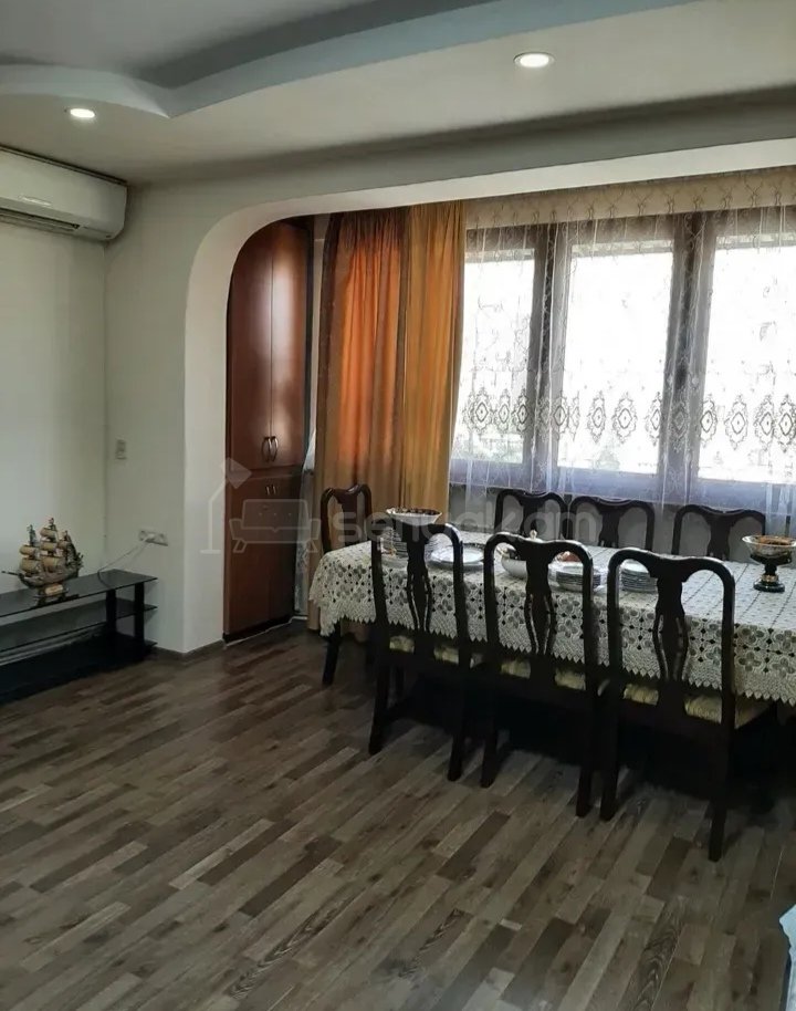 3 Սենյականոց Բնակարան, 80քմ, 4/9 հարկ, Նորմալ Վիճակում, Կահավորված