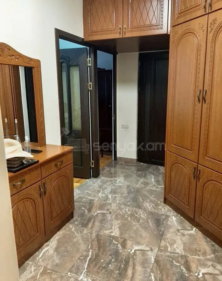 3 Սենյականոց Բնակարան, 80քմ, 4/9 հարկ, Նորմալ Վիճակում, Կահավորված