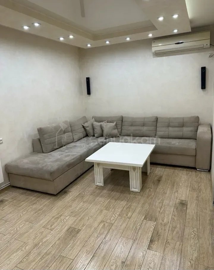 3 Սենյականոց Բնակարան Քարե Շենքում, 54քմ, 6/9 հարկ, Կապիտալ Վերանորոգված, Կահավորված