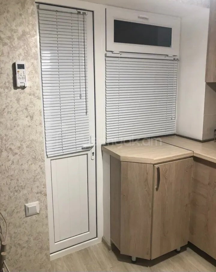 1 Սենյականոց Բնակարան Քարե Շենքում, 35քմ, 3/5 հարկ, Կապիտալ Վերանորոգված, Կահավորված