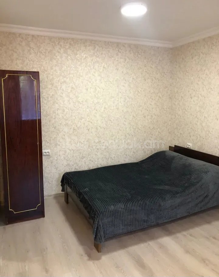 1 Սենյականոց Բնակարան Քարե Շենքում, 35քմ, 3/5 հարկ, Կապիտալ Վերանորոգված, Կահավորված