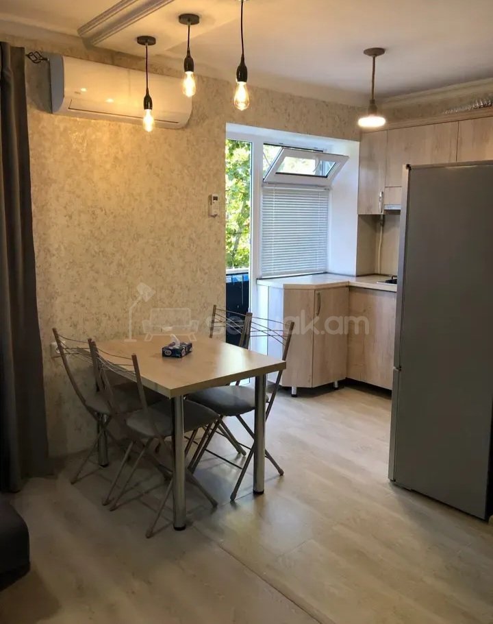 1 Սենյականոց Բնակարան Քարե Շենքում, 35քմ, 3/5 հարկ, Կապիտալ Վերանորոգված, Կահավորված