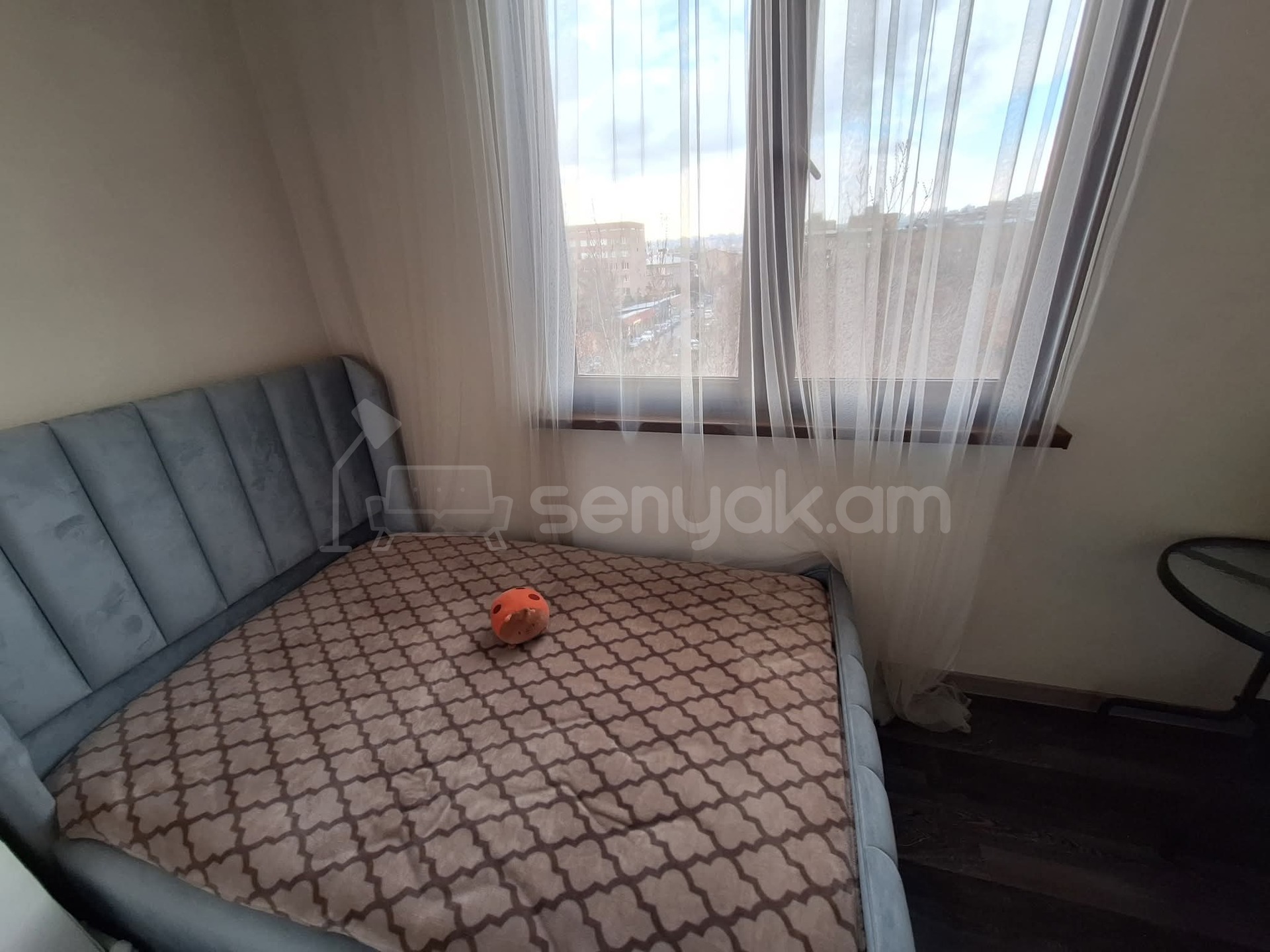 3 Սենյականոց Բնակարան Քարե Շենքում, 77քմ, 4/4 հարկ, Կապիտալ Վերանորոգված