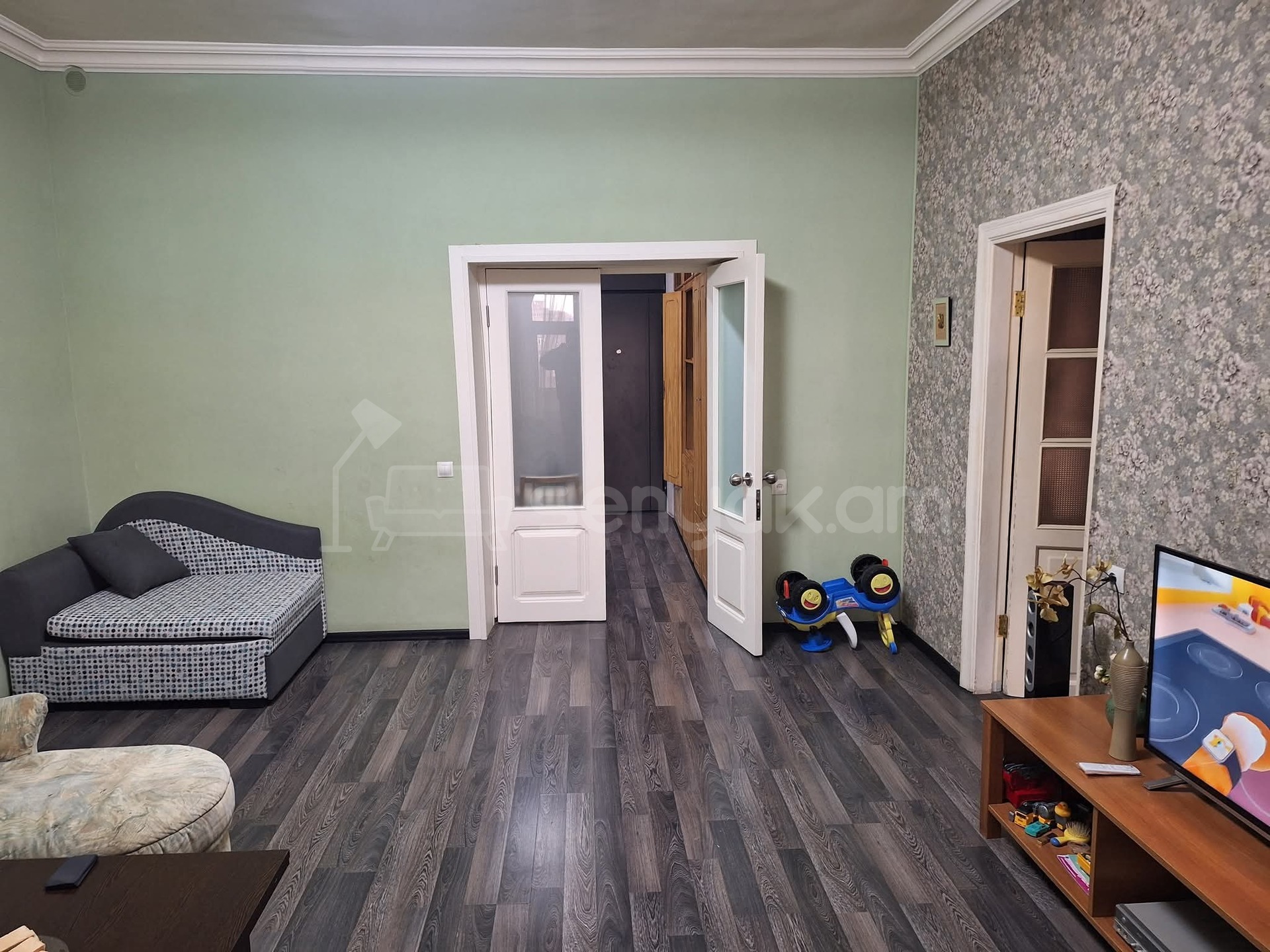 3 Սենյականոց Բնակարան Քարե Շենքում, 77քմ, 4/4 հարկ, Կապիտալ Վերանորոգված