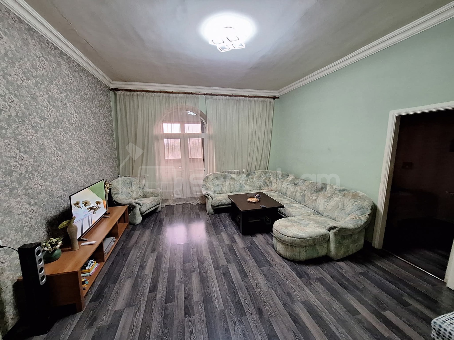 3 Սենյականոց Բնակարան Քարե Շենքում, 77քմ, 4/4 հարկ, Կապիտալ Վերանորոգված