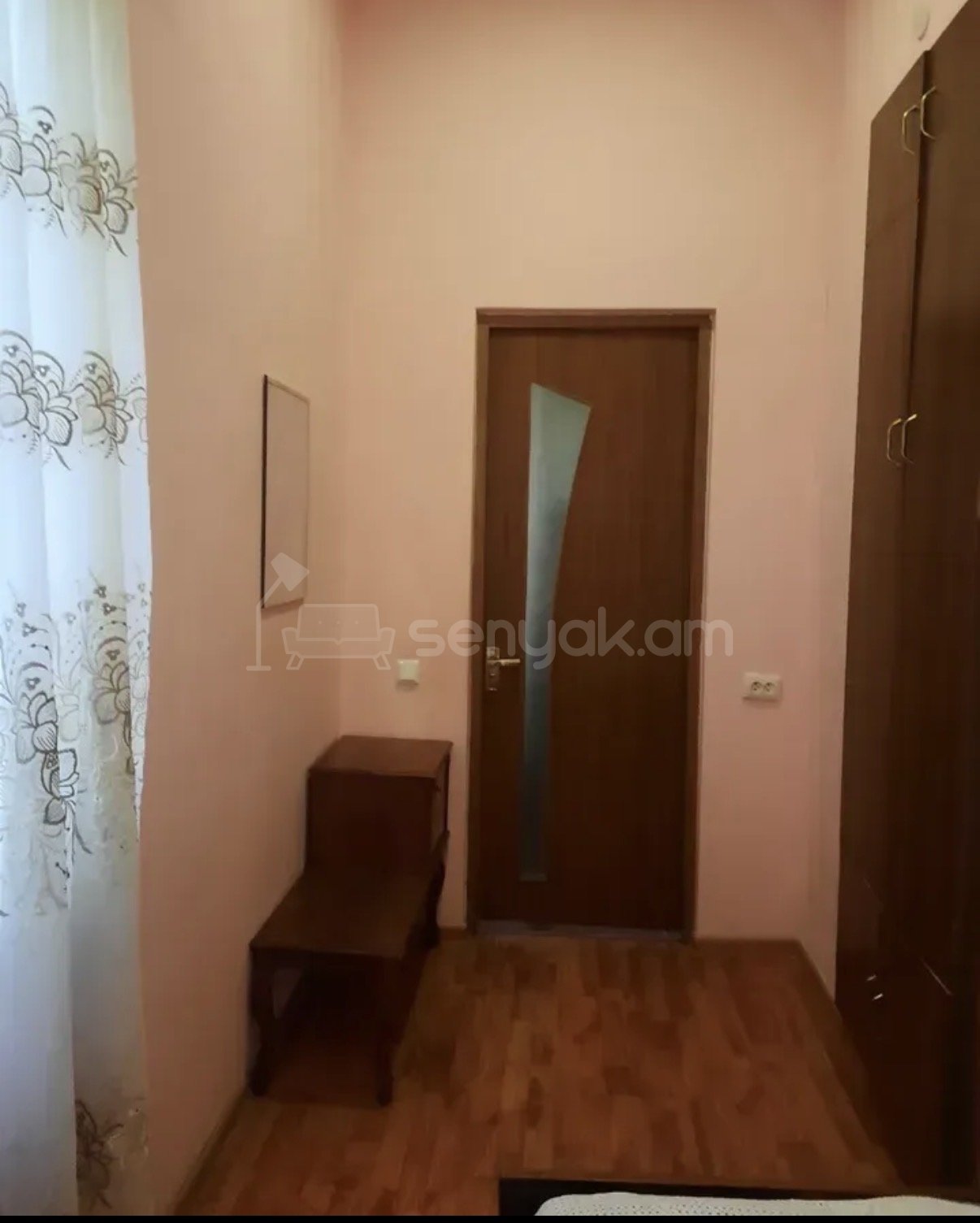 3 Սենյականոց Բնակարան Քարե Շենքում, 55քմ, 2/3 հարկ, Նորմալ Վիճակում, Կահավորված