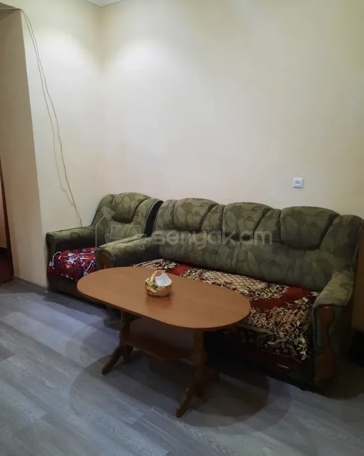 3 Սենյականոց Բնակարան Քարե Շենքում, 55քմ, 2/3 հարկ, Նորմալ Վիճակում, Կահավորված