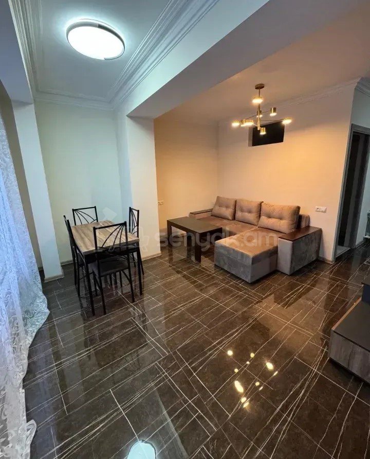 2 Սենյականոց Բնակարան Քարե Շենքում, 45քմ, 5/5 հարկ, Դիզայներական Վերանորոգված