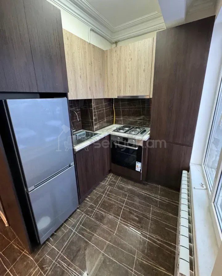 2 Սենյականոց Բնակարան Քարե Շենքում, 45քմ, 5/5 հարկ, Դիզայներական Վերանորոգված