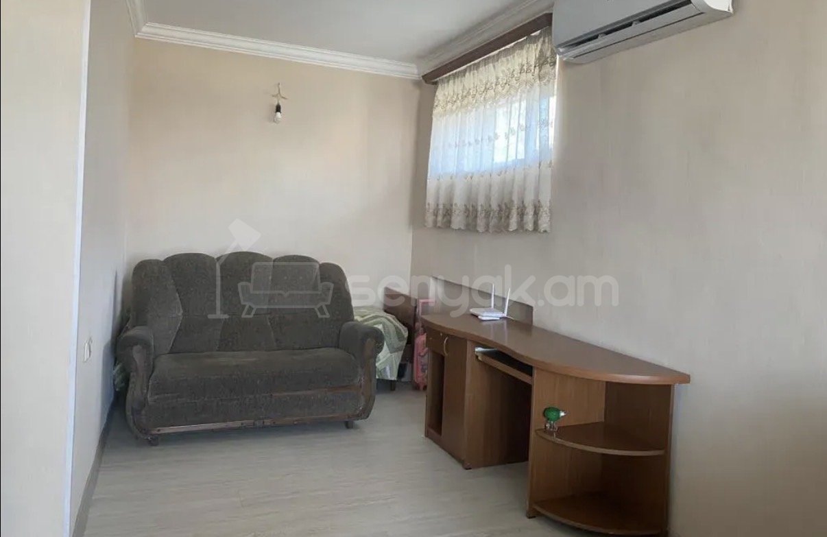 2 Սենյականոց Բնակարան Քարե Շենքում, 65քմ, 5/5 հարկ, Կապիտալ Վերանորոգված