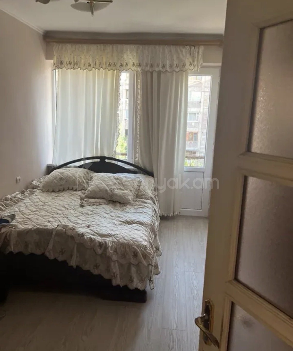 2 Սենյականոց Բնակարան Քարե Շենքում, 65քմ, 5/5 հարկ, Կապիտալ Վերանորոգված