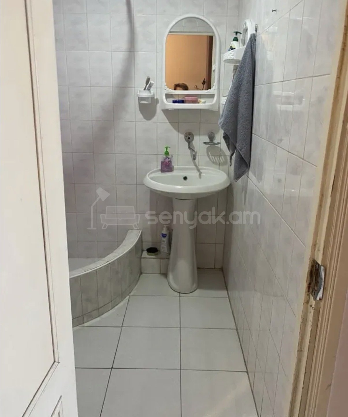 2 Սենյականոց Բնակարան Քարե Շենքում, 65քմ, 5/5 հարկ, Կապիտալ Վերանորոգված