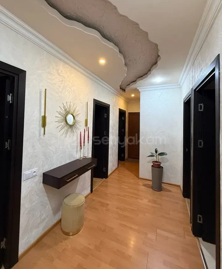 4 Սենյականոց Բնակարան, 87քմ, 4/9 հարկ, Կապիտալ Վերանորոգված