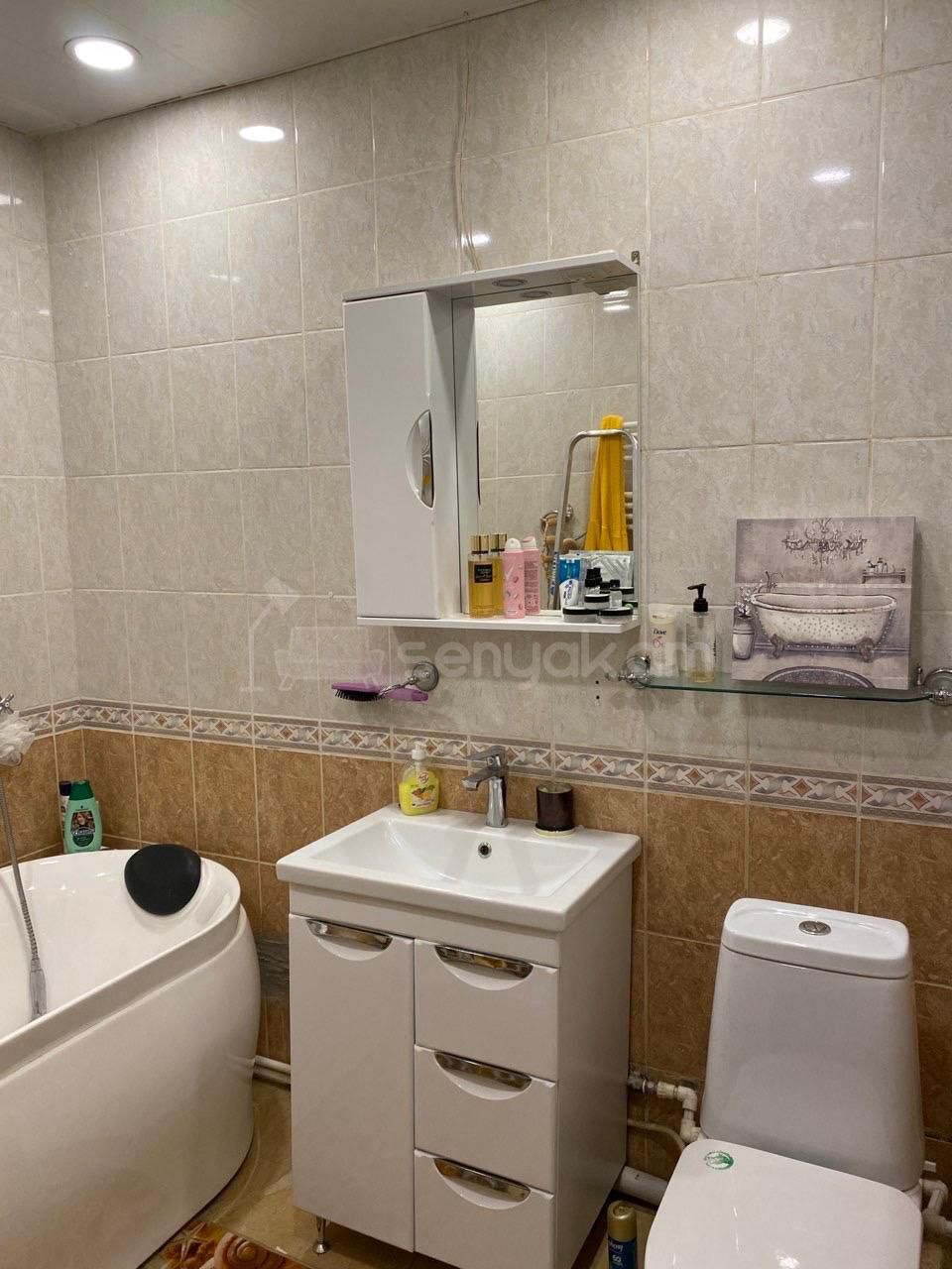 2 Սենյականոց Բնակարան Քարե Շենքում, 52քմ, 5/5 հարկ, Դիզայներական Վերանորոգված, Կահավորված