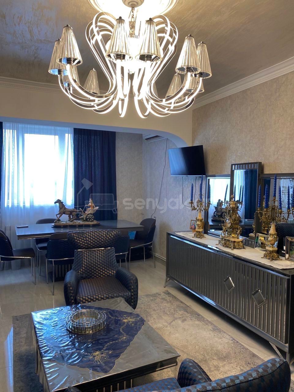2 Սենյականոց Բնակարան Քարե Շենքում, 52քմ, 5/5 հարկ, Դիզայներական Վերանորոգված, Կահավորված