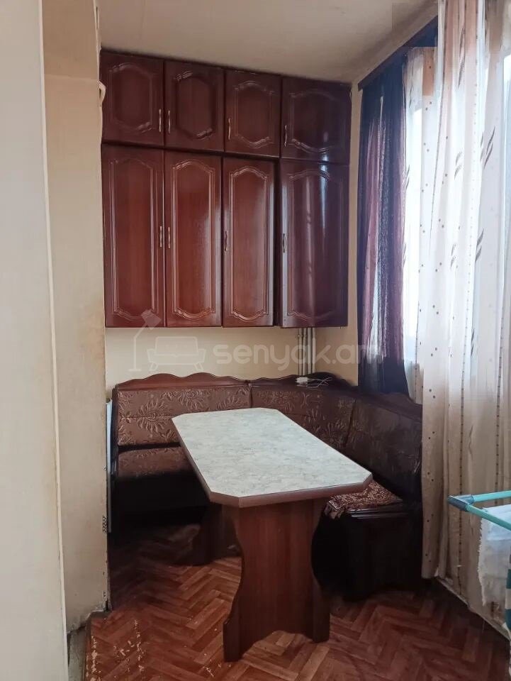 3 Սենյականոց Բնակարան Քարե Շենքում, 68քմ, 5/5 հարկ, Կապիտալ Վերանորոգված