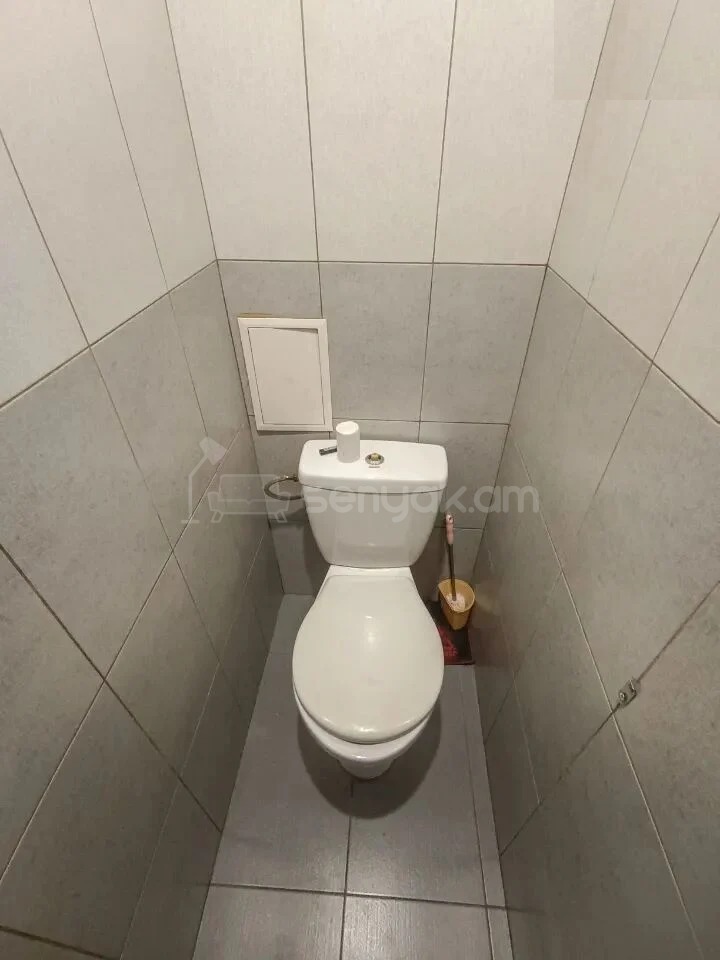 3 Սենյականոց Բնակարան Քարե Շենքում, 68քմ, 5/5 հարկ, Կապիտալ Վերանորոգված