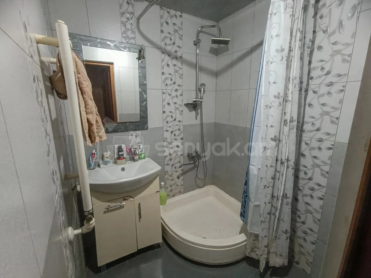 3 Սենյականոց Բնակարան Քարե Շենքում, 68քմ, 5/5 հարկ, Կապիտալ Վերանորոգված