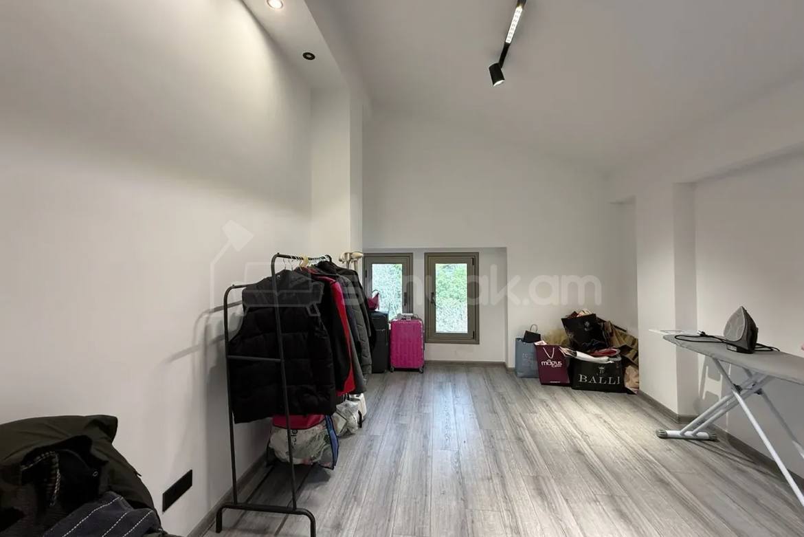 4 Սենյականոց Բնակարան, 156քմ, 4/4 հարկ, Կապիտալ Վերանորոգված